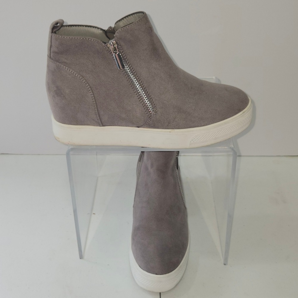 JustFab Landen Grey Faux Suede Wedge Sneaker Booties Size 7.5 Hidden Wedge Zip